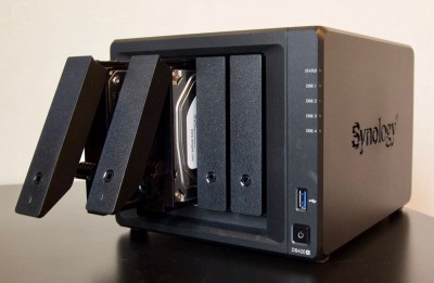 IMG 9217 400x261 Обзор сетевого хранилища Synology DS420+