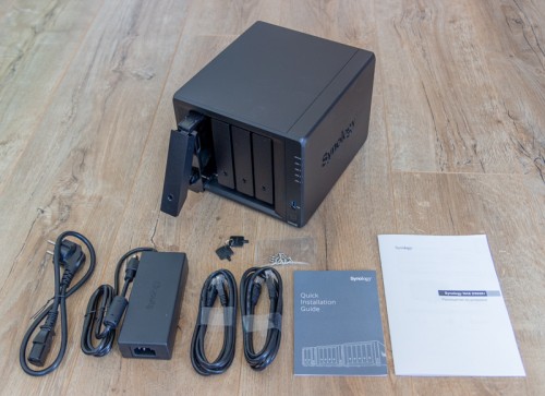 ds920plus комплектация 2 500x363 Обзор сетевого хранилища Synology DS920+